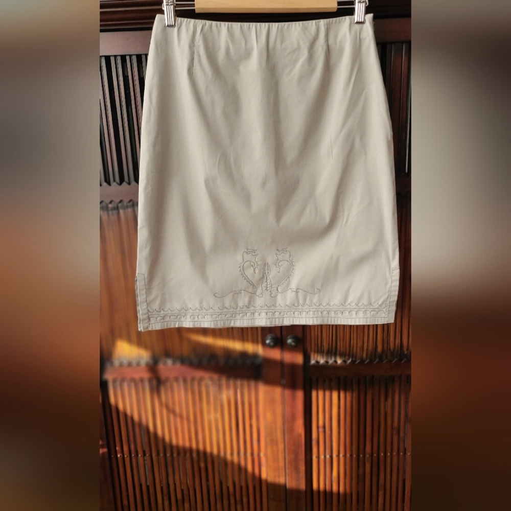 Max studio light green skirt with embroidery detail sz 8